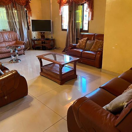 Appartement Moderne De 120M2 , Dote De Cameras De Surveying Et Situe A Maetur Nkomo, Un Quartier Residentiel Yaoundé Exterior foto